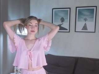 Live webcam model laylacourier on Soda Cams