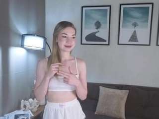 Live webcam model laylacourier on Soda Cams