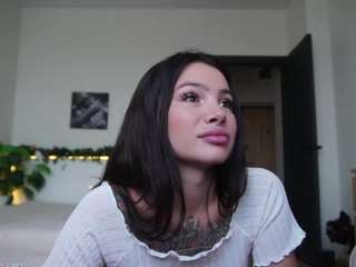 leila-ly Live Webcam on CamSoda