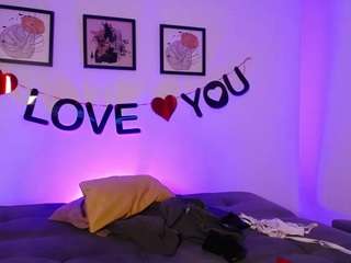 sansastarklove, female webcam model,  years old, on live webcam