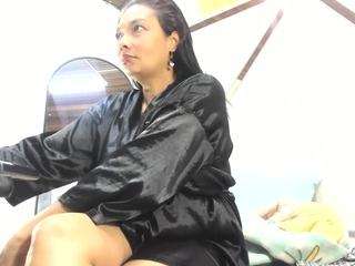 valeriagil's CamSoda show and profile