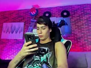 bear-room Live Webcam on CamSoda