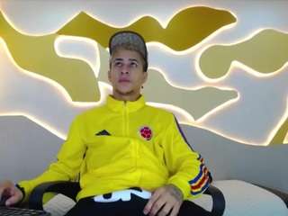 hollmanfronsh live webcam show