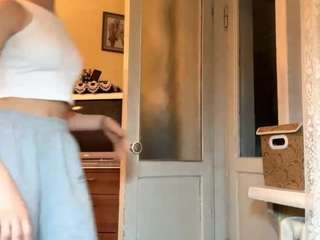 Live webcam model oksanarahman on Soda Cams