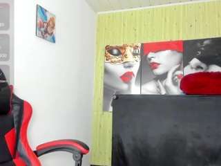 raven-rouge's CamSoda show and profile