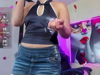 Este modelo está en vivo ahora. raven-rouge