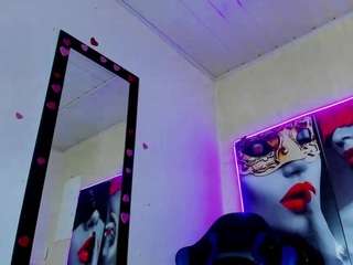 raven-rouge live webcam show