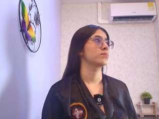 Live webcam model amy-wats0n on Soda Cams
