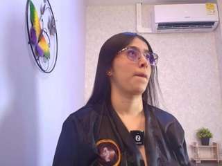 Live webcam model amy-wats0n on Soda Cams