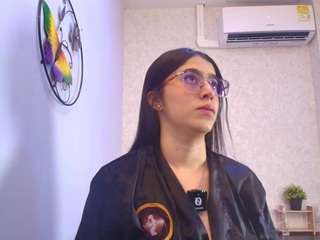 Live webcam model amy-wats0n on Soda Cams