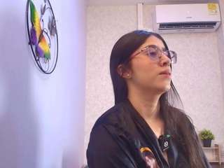 Live webcam model amy-wats0n on Soda Cams