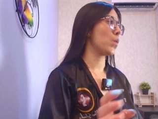 Live webcam model amy-wats0n on Soda Cams