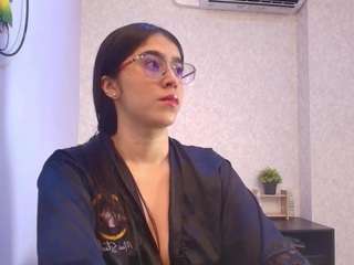 Live webcam model amy-wats0n on Soda Cams