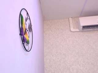 Live webcam model amy-wats0n on Soda Cams