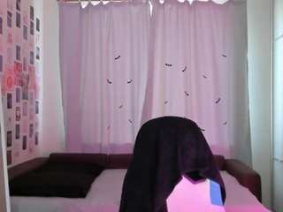 vanessa-cole's live room
