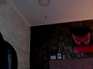 hilarin1 webcam model