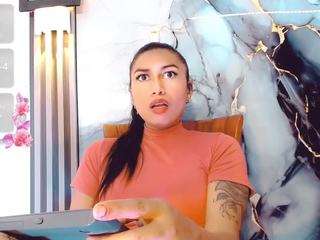 khiara-moretti Live Webcam on CamSoda