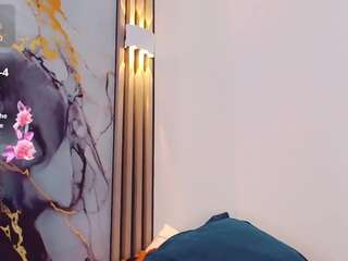 khiara-moretti webcam model