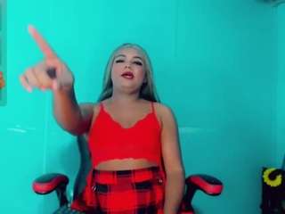 mayka-brunette01 Live Webcam on CamSoda