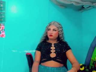 mayka-brunette01's CamSoda show and profile