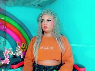 mayka-brunette01 Live Webcam on CamSoda