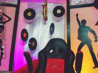 mayka-brunette01 Live Webcam on CamSoda