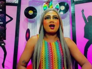 mayka-brunette01 Live Webcam on CamSoda