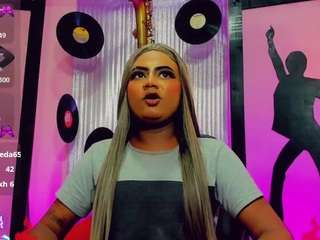 mayka-brunette01's CamSoda show and profile