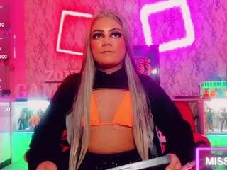 mayka-brunette01's CamSoda show and profile