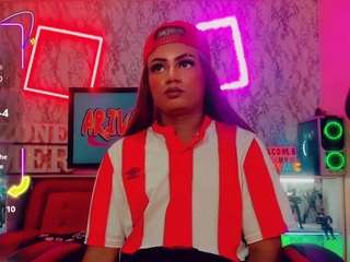 mayka-brunette01's CamSoda show and profile