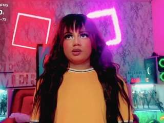 mayka-brunette01 Live Webcam on CamSoda