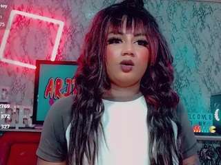 mayka-brunette01's CamSoda show and profile