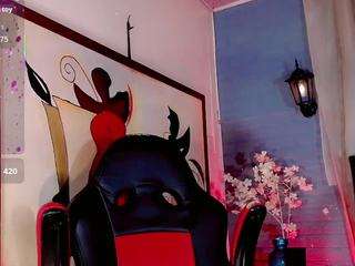 mayka-brunette01 webcam model