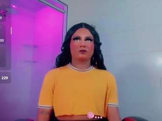 mayka-brunette01 live cam profile