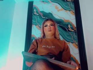 mayka-brunette01 live cam profile