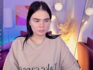 millybrownn, female webcam model,  years old, on live webcam