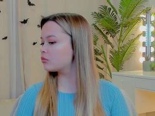 nevanghiem webcam model