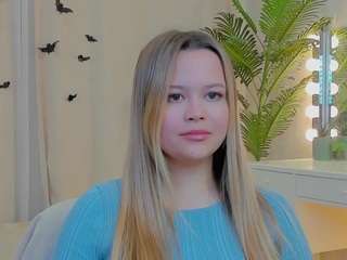 nevanghiem Live Webcam on CamSoda