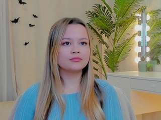 nevanghiem Live Webcam on CamSoda