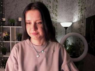 evaroughe's CamSoda show and profile