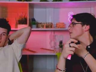 leo-valor's CamSoda show and profile