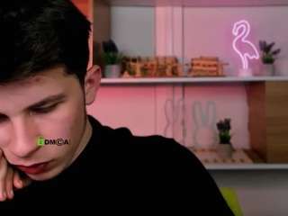 leo-valor's CamSoda show and profile