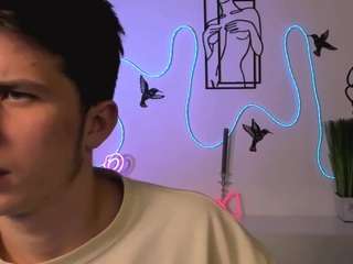 leo-valor Brown eyes live webcam