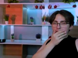 leo-valor webcam model