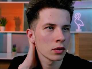 leo-valor webcam model