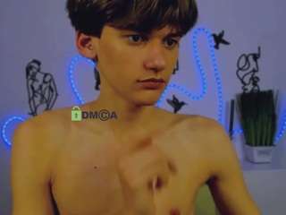 leo-valor's CamSoda show and profile