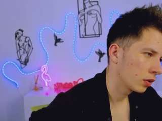 leo-valor's CamSoda show and profile