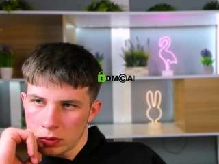 leo-valor's CamSoda show and profile