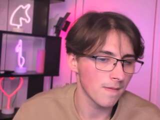 veldi-to's CamSoda show and profile