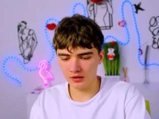 veldi-to's CamSoda show and profile